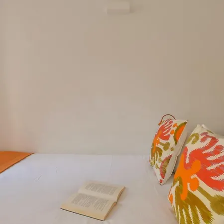 Plum Guide - Amalia Apartment Lissabon